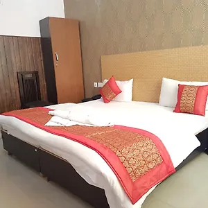 3* Hotel The Royal Crown
